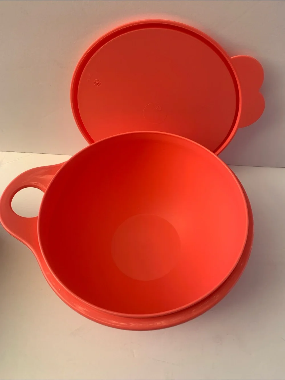Tupperware Coral-Red Portable Bowl with Loop Lid 1.4L 6 Cup